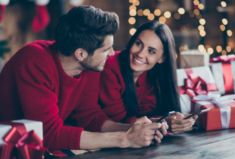 How will engaging Hispanic shoppers help me win the holiday season?